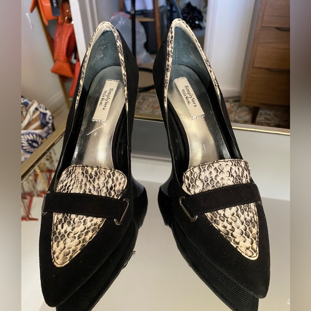 Simply Vera Vera Wang Oxen Snakeskin Black Heels